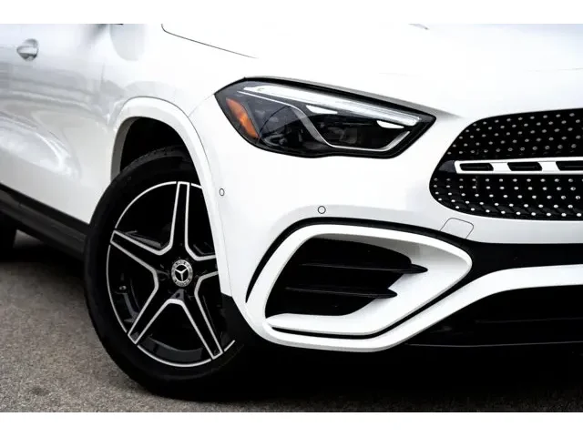 Nuevos MERCEDES-BENZ GLA à Estados chez autogozo