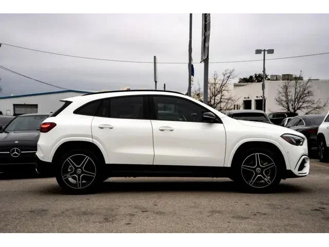 Nuevos MERCEDES-BENZ GLA à Estados chez autogozo