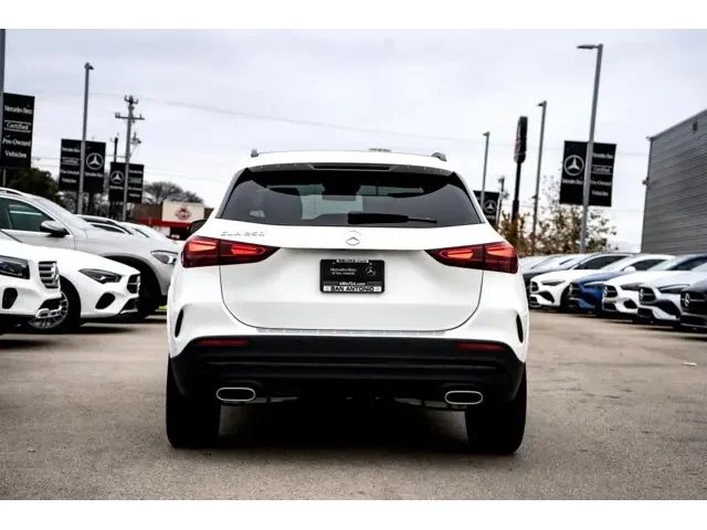 Nuevos MERCEDES-BENZ GLA à Estados chez autogozo