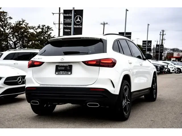 Nuevos MERCEDES-BENZ GLA à Estados chez autogozo