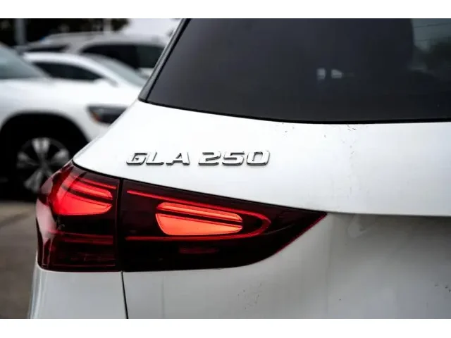 Nuevos MERCEDES-BENZ GLA à Estados chez autogozo