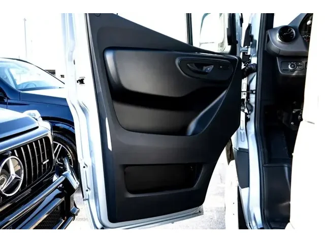 Nuevos MERCEDES-BENZ SPRINTER CREW VAN à Estados chez autogozo