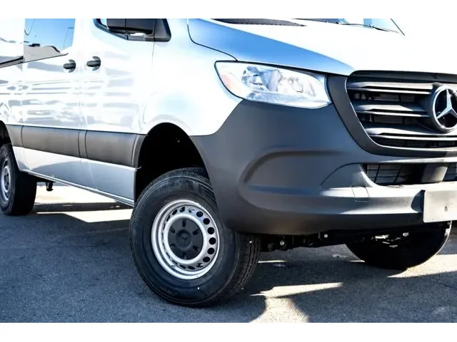 Nuevos MERCEDES-BENZ SPRINTER CREW VAN à Estados chez autogozo