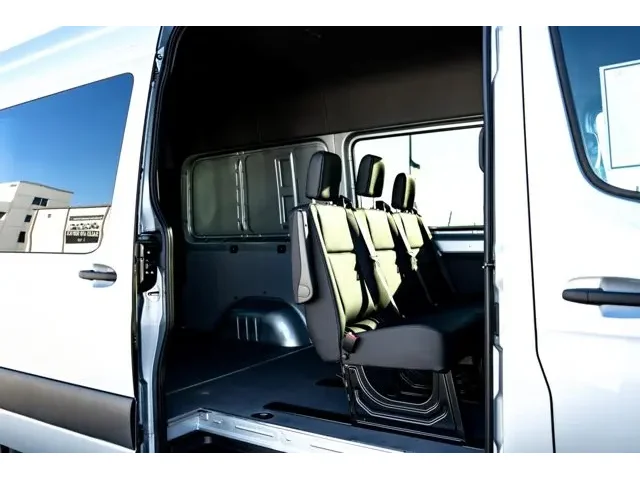 Nuevos MERCEDES-BENZ SPRINTER CREW VAN à Estados chez autogozo