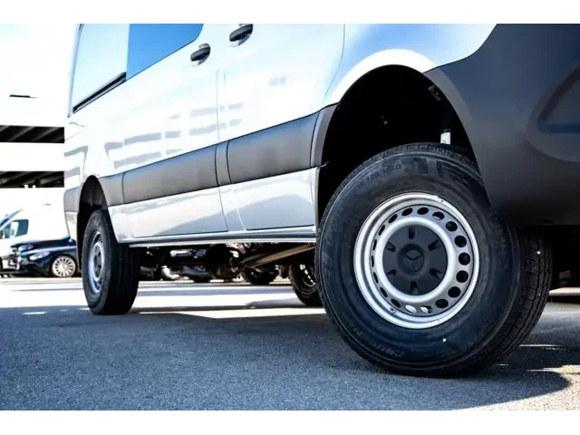 Nuevos MERCEDES-BENZ SPRINTER CREW VAN à Estados chez autogozo