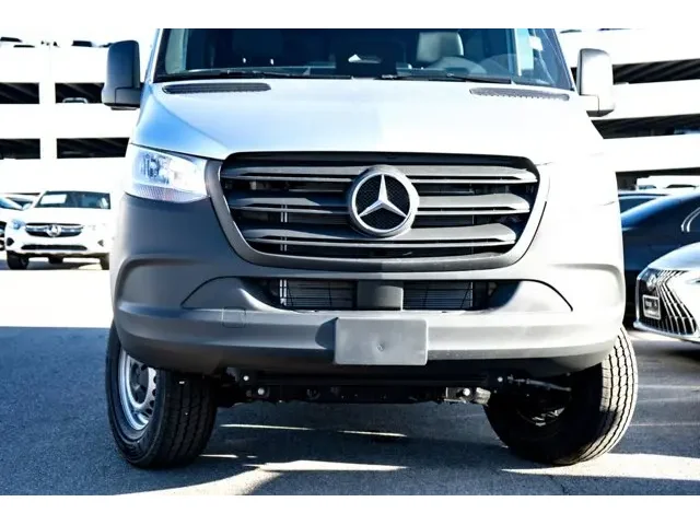 Nuevos MERCEDES-BENZ SPRINTER CREW VAN à Estados chez autogozo