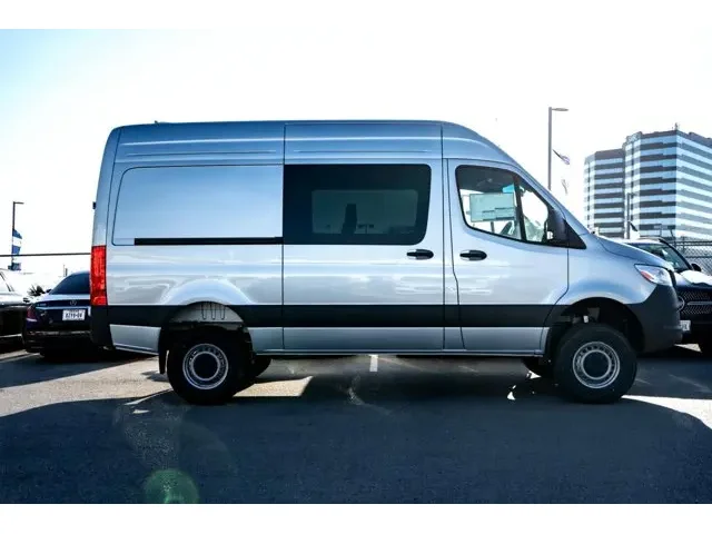 Nuevos MERCEDES-BENZ SPRINTER CREW VAN à Estados chez autogozo