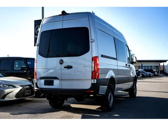 Nuevos MERCEDES-BENZ SPRINTER CREW VAN à Estados chez autogozo