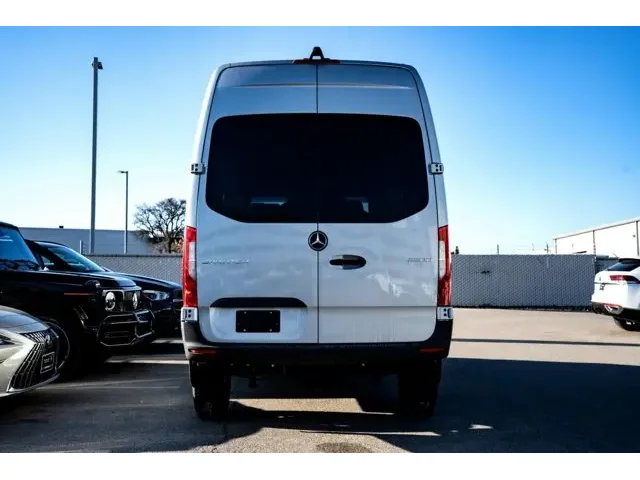 Nuevos MERCEDES-BENZ SPRINTER CREW VAN à Estados chez autogozo
