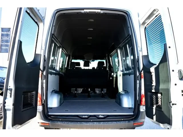 Nuevos MERCEDES-BENZ SPRINTER CREW VAN à Estados chez autogozo