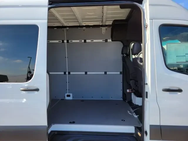 Nuevos MERCEDES-BENZ SPRINTER CARGO VAN à Estados chez autogozo