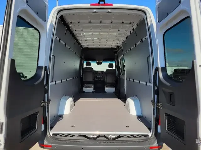 Nuevos MERCEDES-BENZ SPRINTER CARGO VAN à Estados chez autogozo