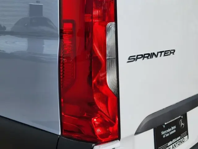 Nuevos MERCEDES-BENZ SPRINTER CARGO VAN à Estados chez autogozo