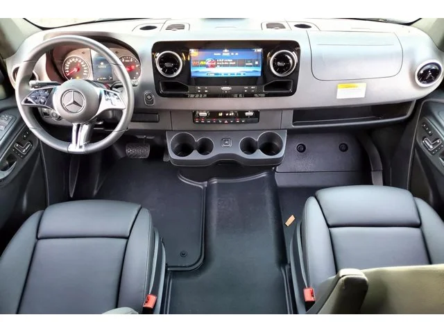 Nuevos MERCEDES-BENZ SPRINTER CARGO VAN à Estados chez autogozo