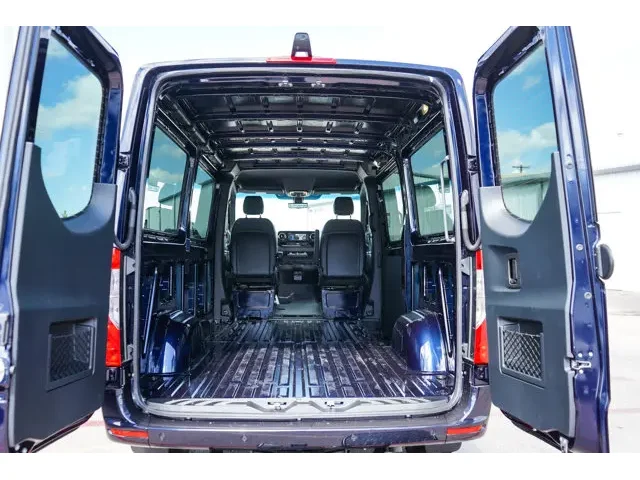 Nuevos MERCEDES-BENZ SPRINTER CARGO VAN à Estados chez autogozo