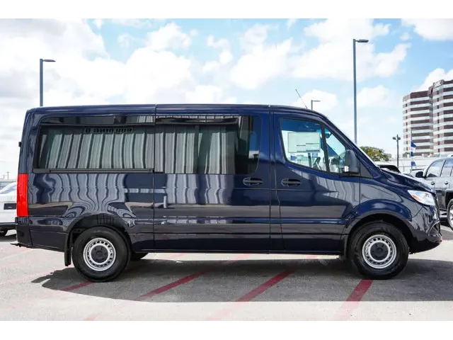 Nuevos MERCEDES-BENZ SPRINTER CARGO VAN à Estados chez autogozo