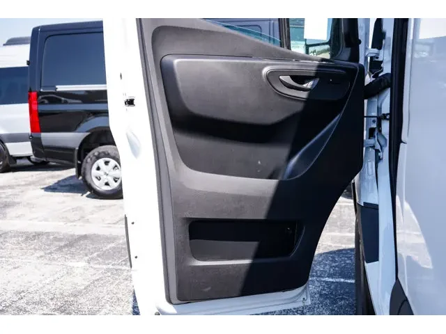 Nuevos MERCEDES-BENZ SPRINTER CARGO VAN à Estados chez autogozo