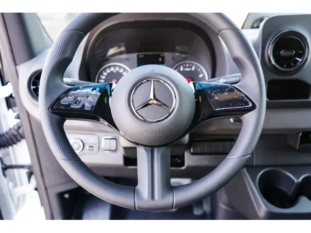 Nuevos MERCEDES-BENZ SPRINTER CARGO VAN à Estados chez autogozo