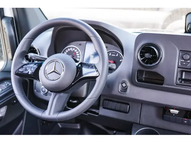 Nuevos MERCEDES-BENZ SPRINTER CARGO VAN à Estados chez autogozo