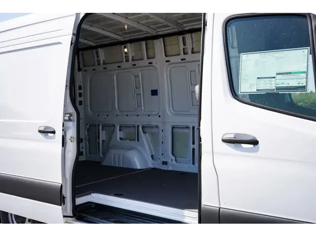 Nuevos MERCEDES-BENZ SPRINTER CARGO VAN à Estados chez autogozo