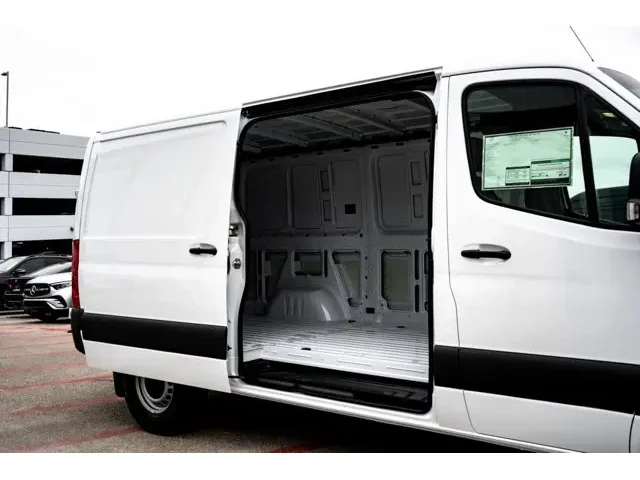 Nuevos MERCEDES-BENZ SPRINTER CARGO VAN à Estados chez autogozo
