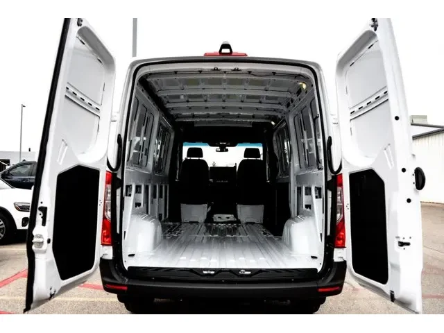 Nuevos MERCEDES-BENZ SPRINTER CARGO VAN à Estados chez autogozo