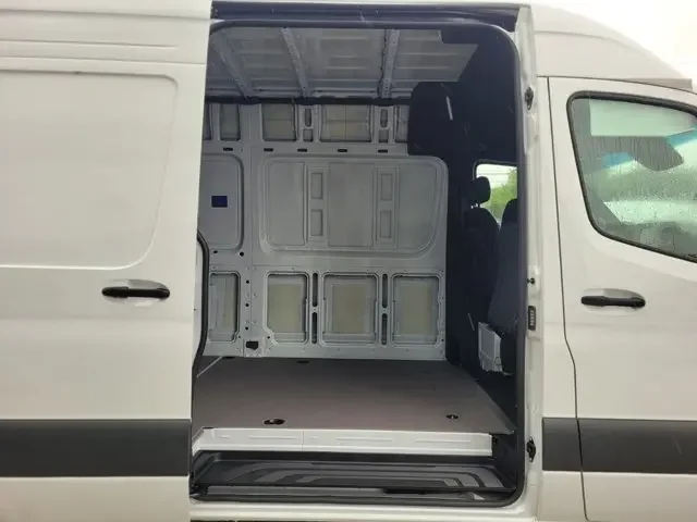 Nuevos MERCEDES-BENZ SPRINTER CARGO VAN à Estados chez autogozo