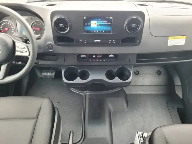 Nuevos MERCEDES-BENZ SPRINTER CARGO VAN à Estados chez autogozo