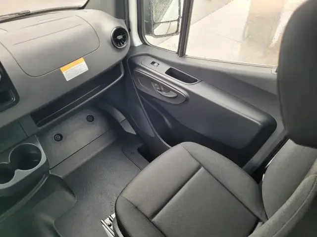 Nuevos MERCEDES-BENZ SPRINTER CARGO VAN à Estados chez autogozo