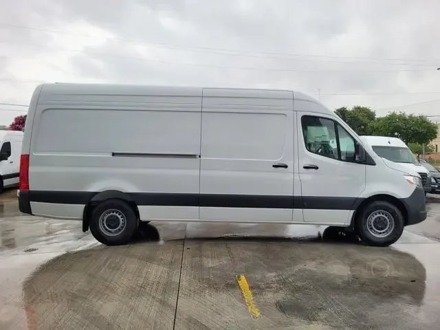 Nuevos MERCEDES-BENZ SPRINTER CARGO VAN à Estados chez autogozo