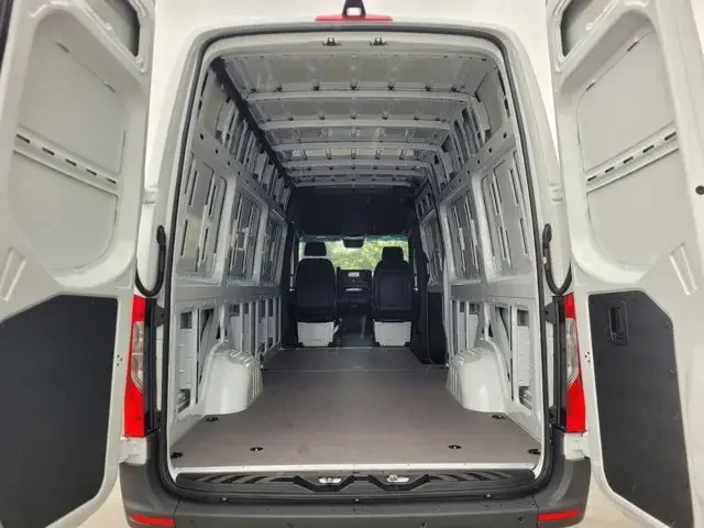 Nuevos MERCEDES-BENZ SPRINTER CARGO VAN à Estados chez autogozo
