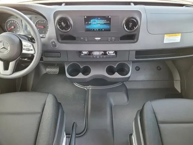Nuevos MERCEDES-BENZ SPRINTER CARGO VAN à Estados chez autogozo