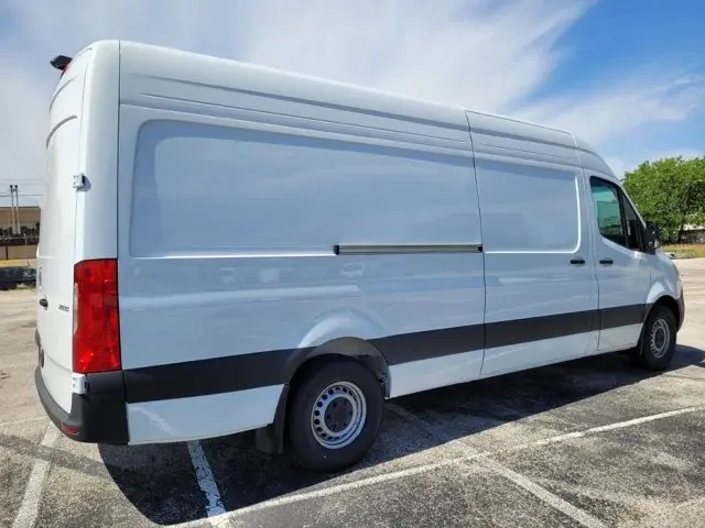 Nuevos MERCEDES-BENZ SPRINTER CARGO VAN à Estados chez autogozo