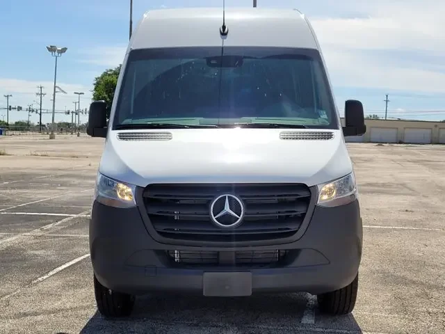 Nuevos MERCEDES-BENZ SPRINTER CARGO VAN à Estados chez autogozo