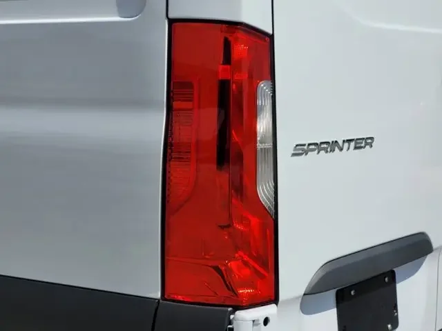 Nuevos MERCEDES-BENZ SPRINTER CARGO VAN à Estados chez autogozo