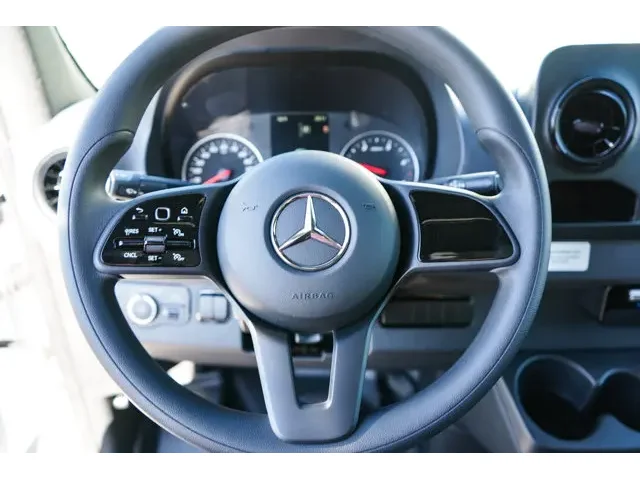 Nuevos MERCEDES-BENZ SPRINTER CARGO VAN à Estados chez autogozo