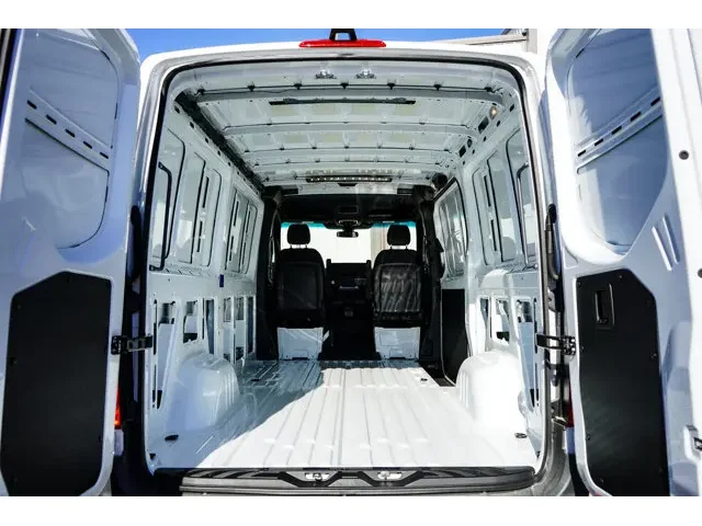 Nuevos MERCEDES-BENZ SPRINTER CARGO VAN à Estados chez autogozo