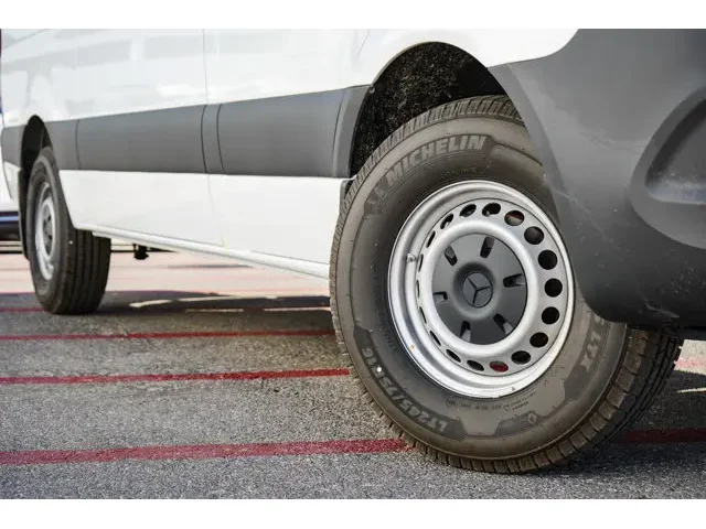 Nuevos MERCEDES-BENZ SPRINTER CARGO VAN à Estados chez autogozo