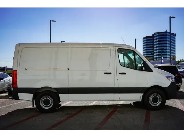 Nuevos MERCEDES-BENZ SPRINTER CARGO VAN à Estados chez autogozo