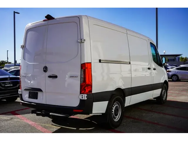 Nuevos MERCEDES-BENZ SPRINTER CARGO VAN à Estados chez autogozo