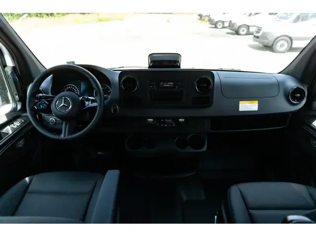 Nuevos MERCEDES-BENZ SPRINTER CARGO VAN à Estados chez autogozo