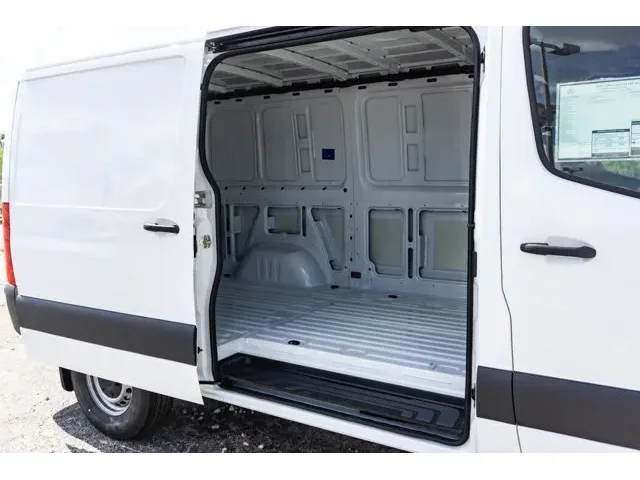 Nuevos MERCEDES-BENZ SPRINTER CARGO VAN à Estados chez autogozo