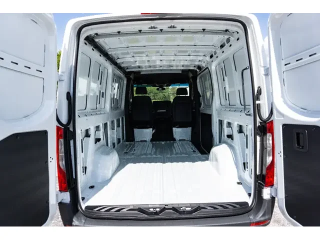 Nuevos MERCEDES-BENZ SPRINTER CARGO VAN à Estados chez autogozo