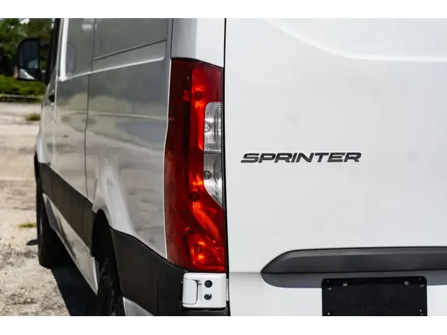 Nuevos MERCEDES-BENZ SPRINTER CARGO VAN à Estados chez autogozo