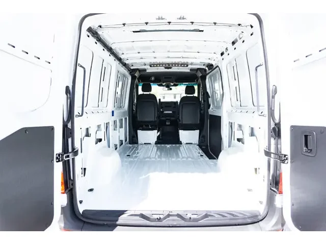 Nuevos MERCEDES-BENZ SPRINTER CARGO VAN à Estados chez autogozo