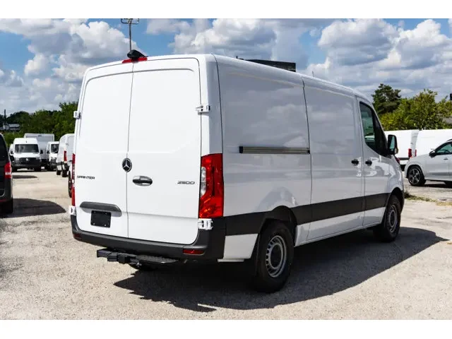 Nuevos MERCEDES-BENZ SPRINTER CARGO VAN à Estados chez autogozo