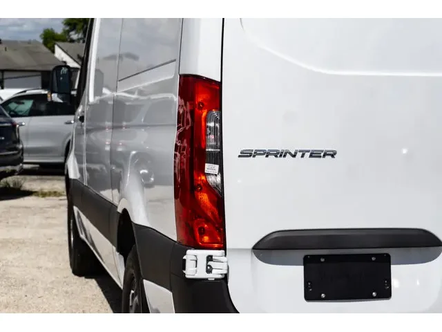 Nuevos MERCEDES-BENZ SPRINTER CARGO VAN à Estados chez autogozo
