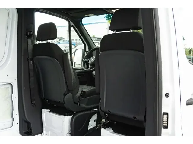 Nuevos MERCEDES-BENZ SPRINTER CARGO VAN à Estados chez autogozo