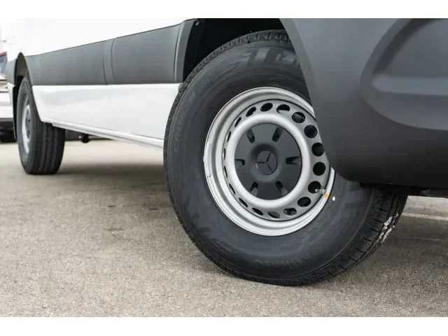 Nuevos MERCEDES-BENZ SPRINTER CARGO VAN à Estados chez autogozo