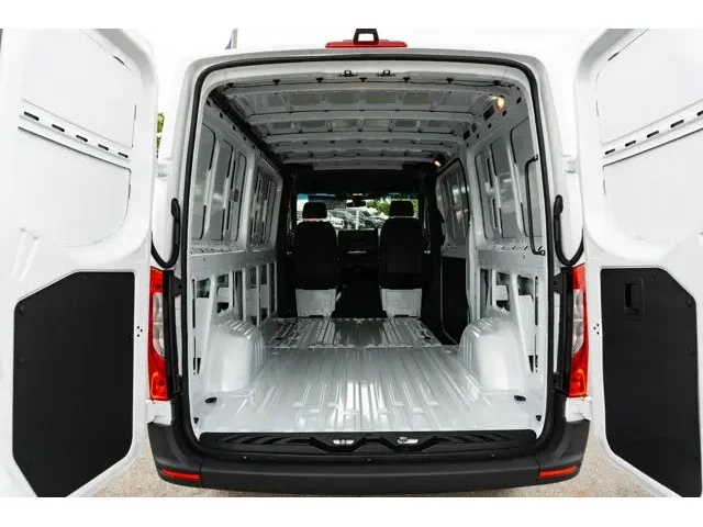 Nuevos MERCEDES-BENZ SPRINTER CARGO VAN à Estados chez autogozo
